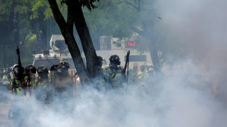 Βενεζουέλα: Θωρακισμένο όχημα πέφτει πάνω σε διαδηλωτές (vid&pics)