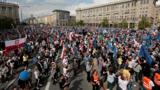 Χιλιάδες άνθρωποι στους δρόμους της Βαρσοβίας (pics)