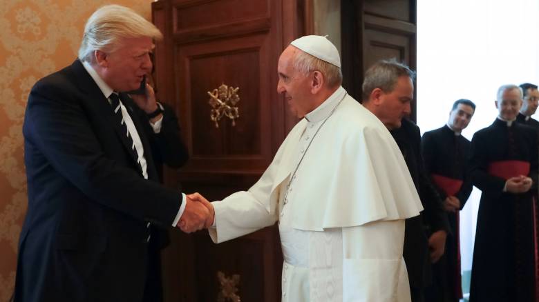 Στο Βατικανό ο Τραμπ, συναντά τον Πάπα Φραγκίσκο