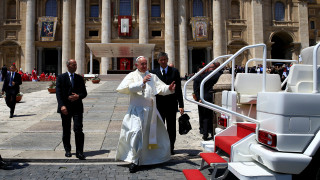 Η προσευχή του Πάπα για τα θύματα από το διπλό χτύπημα στο Λονδίνο