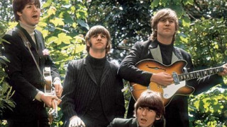 Πωλείται σπάνια αφίσα από εμβληματικό άλμπουμ των Beatles