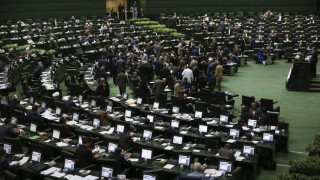 Πυροβολισμοί στο κοινοβούλιο του Ιράν