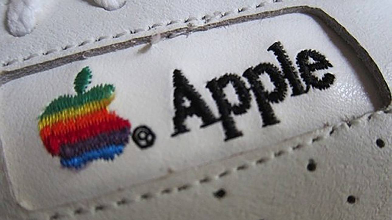 Συλλεκτικό και λευκό το retro sneaker της Apple στο σφυρί