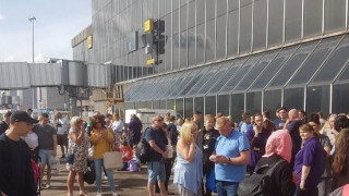 Συναγερμός στο αεροδρόμιο του Μάντσεστερ από ύποπτη βαλίτσα (pics&vid)