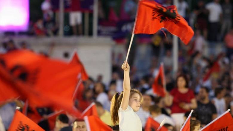Στις κάλπες για τις βουλευτικές εκλογές οι πολίτες στην Αλβανία