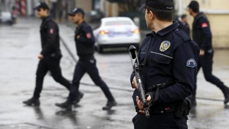 Τουρκία: Σκότωσε αστυνομικό και κρατά έναν όμηρο σε δικαστήριο