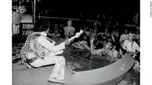 Ακυκλοφόρητες φωτογραφίες του ηγέτη του rock 'n' roll, Τζίμι Χέντριξ
