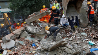 Τουλάχιστον 17 νεκροί από την κατάρρευση κτιρίου στην Ινδία (pics)