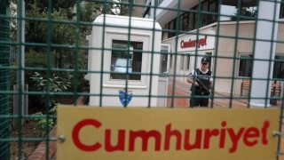 Τουρκία: Αποφυλακίζονται επτά δημοσιογράφοι της εφημερίδας Τζουμχουριέτ