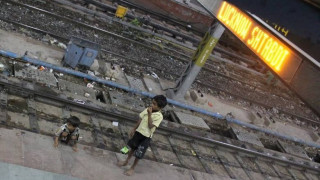 Ινδία: Δεκάδες χιλιάδες παιδιά πέφτουν θύματα απαγωγής στο σιδηροδρομικό δίκτυο