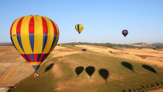 Αερόστατα γεμίζουν χρώμα τον ουρανό της Ιταλίας