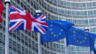 Brexit: Μπλόκο από την Κομισιόν στο αίτημα της Βρετανίας για «προσωρινή τελωνειακή ένωση»