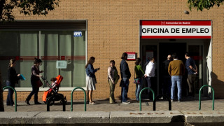 Ισπανία: 500.000 θέσεις απασχόλησης μείωσαν την ανεργία στο 17%