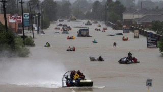 Αυξάνεται η λίστα με τους νεκρούς από τον τυφώνα Χάρβεϊ - Απέραντη «θάλασσα» το Τέξας (pics)