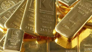 Η παγκόσμια αβεβαιότητα τροφοδοτεί τη τιμή του χρυσού