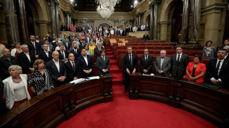 Ισπανία: Το καταλανικό κοινοβούλιο ενέκρινε το νόμο για τη διεξαγωγή δημοψηφίσματος