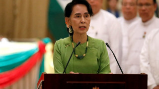 Μιανμάρ: 18.000 άνθρωποι έφυγαν σε μια μέρα από τη χώρα, στο στόχαστρο η Αούνγκ Σαν Σου Κι