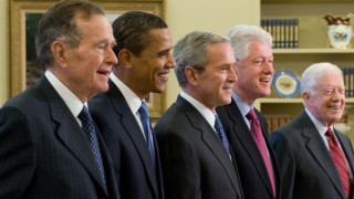 Η ισχύς εν τη ενώσει: Πέντε Αμερικανοί πρόεδροι στο πλευρό των πληγέντων του Χάρβεϊ