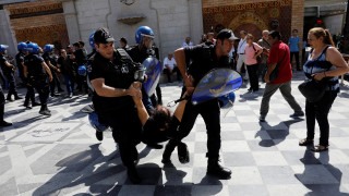 Τουρκία: Βίαια επεισόδια την πρώτη ημέρα της δίκης δύο εκπαιδευτικών (pics)