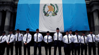 Πολιορκία του κοινοβουλίου της Γουατεμάλας από χιλιάδες διαδηλωτές (pics)