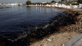 Συγκλονιστικό βίντεο από τον δήμαρχο Γλυφάδας: Γεμάτος μαζούτ ο βυθός της θάλασσας (vid)