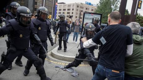 Σκηνές βίας στους δρόμους της Καταλονίας