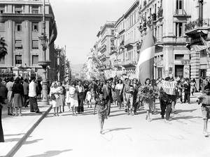Τηλεφωνική Εταιρεία. Η πρώτη απεργία της Κατοχής
Στην οδό Σταδίου 15 στεγάζονταν την περίοδο της Κατοχής η Τηλεφωνική Εταιρεία. Οι υπάλληλοί της βρέθηκαν στην πρωτοπορία των απεργιακών – αντιστασιακών κινητοποιήσεων των Δημοσίων Υπαλλήλων. Στις 12 Απριλί