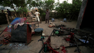 Πακιστάν: 18 νεκροί επίθεση καμικάζι στην είσοδο χώρου λατρείας