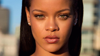Rihanna: Η «βασίλισσα» των Μπαρμπέιντος τώρα και ...οδός