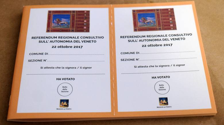 Δημοψήφισμα Ιταλία: Μέτρια η προσέλευση στις κάλπες