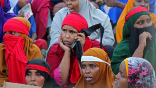 Σομαλία: Λιθοβόλησαν μέχρι θανάτου μητέρα οκτώ παιδιών για μοιχεία