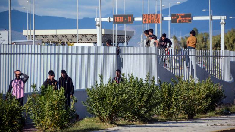 Τρεις συλλήψεις για τις συμπλοκές στην Πάτρα - Σε κρίσιμη κατάσταση ένας μετανάστης