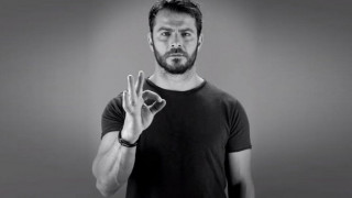 Γιώργος Αγγελόπουλος: μετά το Survivor σε φιλανθρωπική καμπάνια με υπογραφή Dior & Νάταλι Πόρτμαν