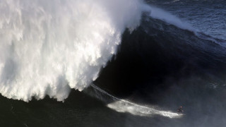 Surfing: Πρόκληση στα «φονικότερα νερά» του πλανήτη (vid)