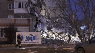 Ρωσία: Κατάρρευση εννιαόροφου κτιρίου - Νεκροί και τραυματίες (vid)