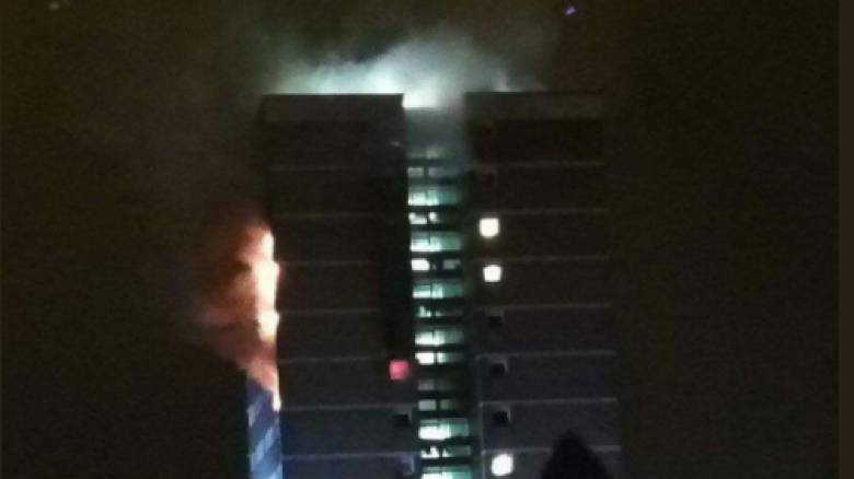 Μεγάλη πυρκαγιά σε συγκρότημα κτιρίων στο Μπέλφαστ