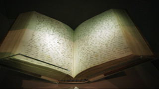 Στο «σφυρί» σπάνιο αντίγραφο της «Καταγωγής των Ειδών» με χειρόγραφες σημειώσεις του Δαρβίνου