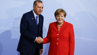 Mέρκελ και Ερντογάν συμφώνησαν να εργαστούν για τη βελτίωση των διμερών σχέσεων