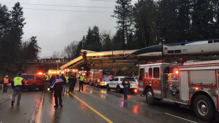 Σιδηροδρομικό δυστύχημα στην Ουάσινγκτον με νεκρούς και τραυματίες (pics&vids)