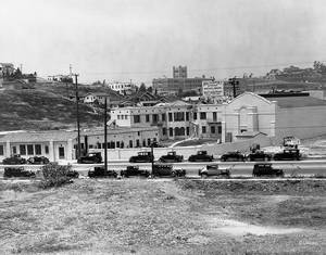 1931. Από το 1929 μέχρι και το 1940 τα Hyperion Studio επεκτείνονται χωρίς σταματημό. Νέα κτίρια για να στεγαστούν οι ορδές των εικονογράφων, ηχοληπτών και μαστόρων του δικού του παραμυθιού.