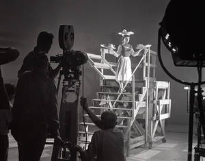 1948. Η ηθοποιός Ελέν Στάνλεϊ στα γυρίσματα της Σταχτοπούτας στα στούντιο της Καλιφόρνια.