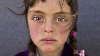 Η ήσυχη μελαγχολία ενός προσφυγόπουλου: Η φωτογραφία που βράβευσε η UNICEF