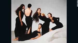 Versace by Richard Avedon, 1992 – Προβάλλοντας μερικά από τα πιο διάσημα πρόσωπα των 90’s, η διαφήμιση του οίκου Versace συγκεντρώνει τις Naomi Campbell, Kristen McMenamy, Linda Evangelista, Stephanie Seymour και Christy Turlington. Η δυναμική της εικόνας