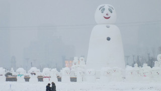 Μια διαφορετική έκθεση γλυπτικής: 2.018 χιονάνθρωποι σε θεματικό πάρκο της Κίνας