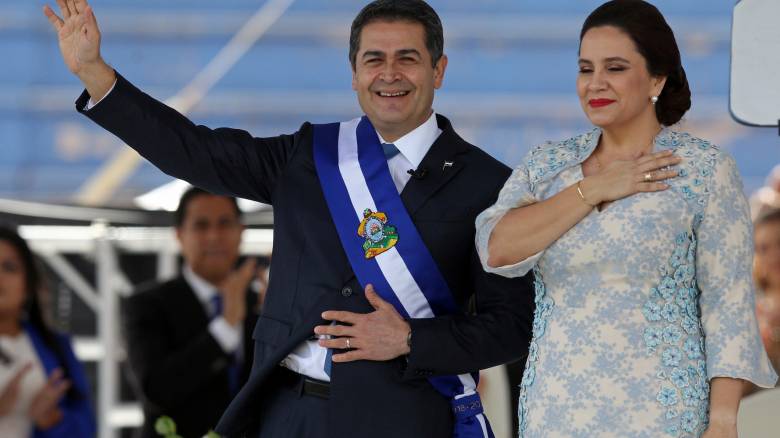 Ονδούρα: Ορκίστηκε πρόεδρος ο Χουάν Ορλάντο Ερνάντες εν μέσω διαδηλώσεων