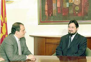 Κ. Καραμανλής και Λ. Γκεοργκιέφσκι σε συνάντηση στα Σκόπια το 2001