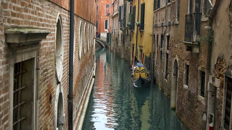 «Στέγνωσαν» τα κανάλια της Βενετίας