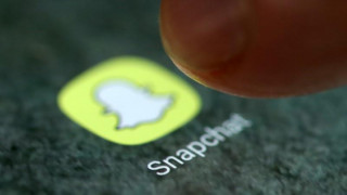 Οι νέοι κάτω των 25 προτιμούν το Snapchat από το Facebook