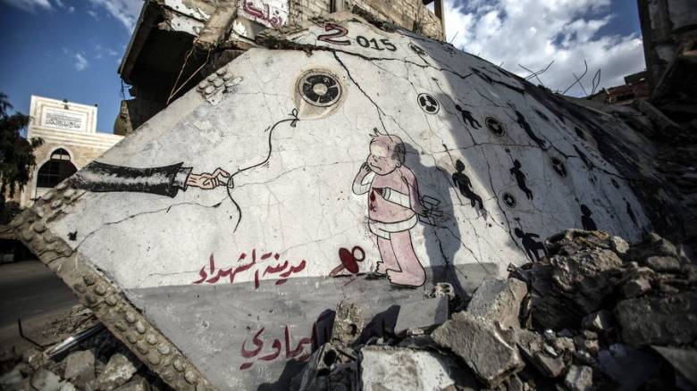 «Εκρήξεις, μια έντονη μυρωδιά και πανικός»: Σύροι περιγράφουν τη «χημική» επίθεση στην Σαρακέμπ