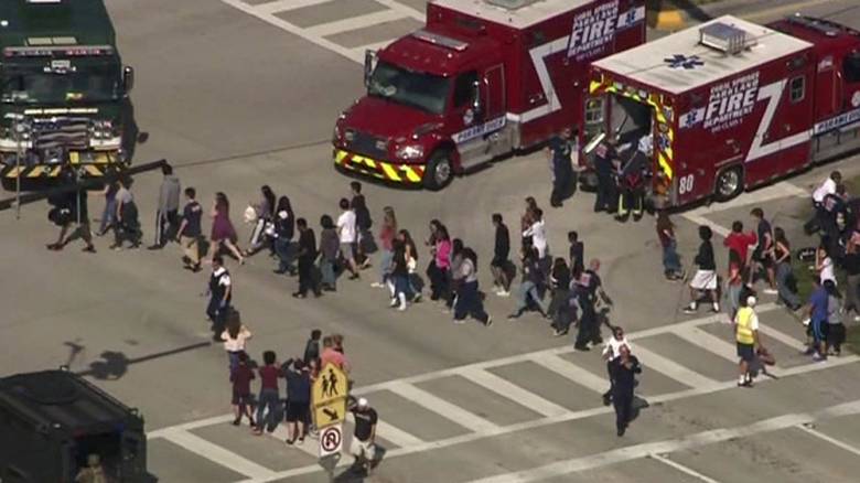 Πυροβολισμοί σε σχολείο της Φλόριντα με αρκετούς νεκρούς και τραυματίες